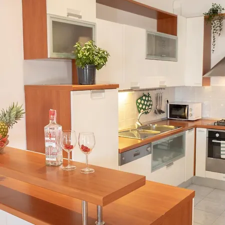 Downtown Olive Apartment